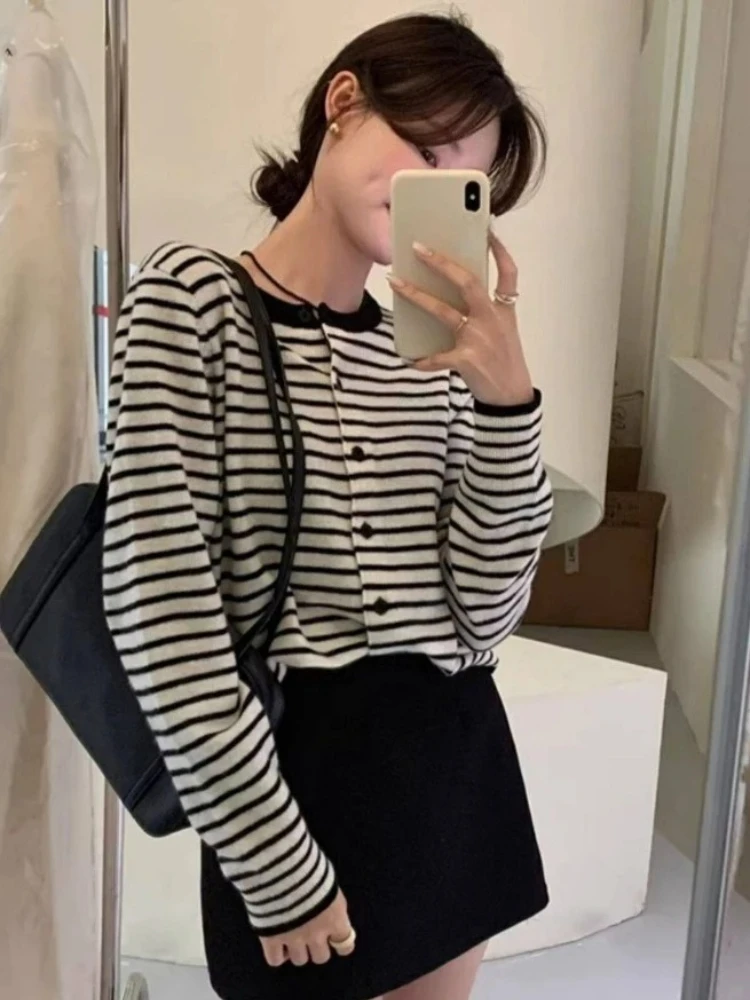 2026 Autumn Winter Elegant Casual High End Sweater Korean Style Striped Round Neck Cropped Women Knit Cardigan Inner Tops