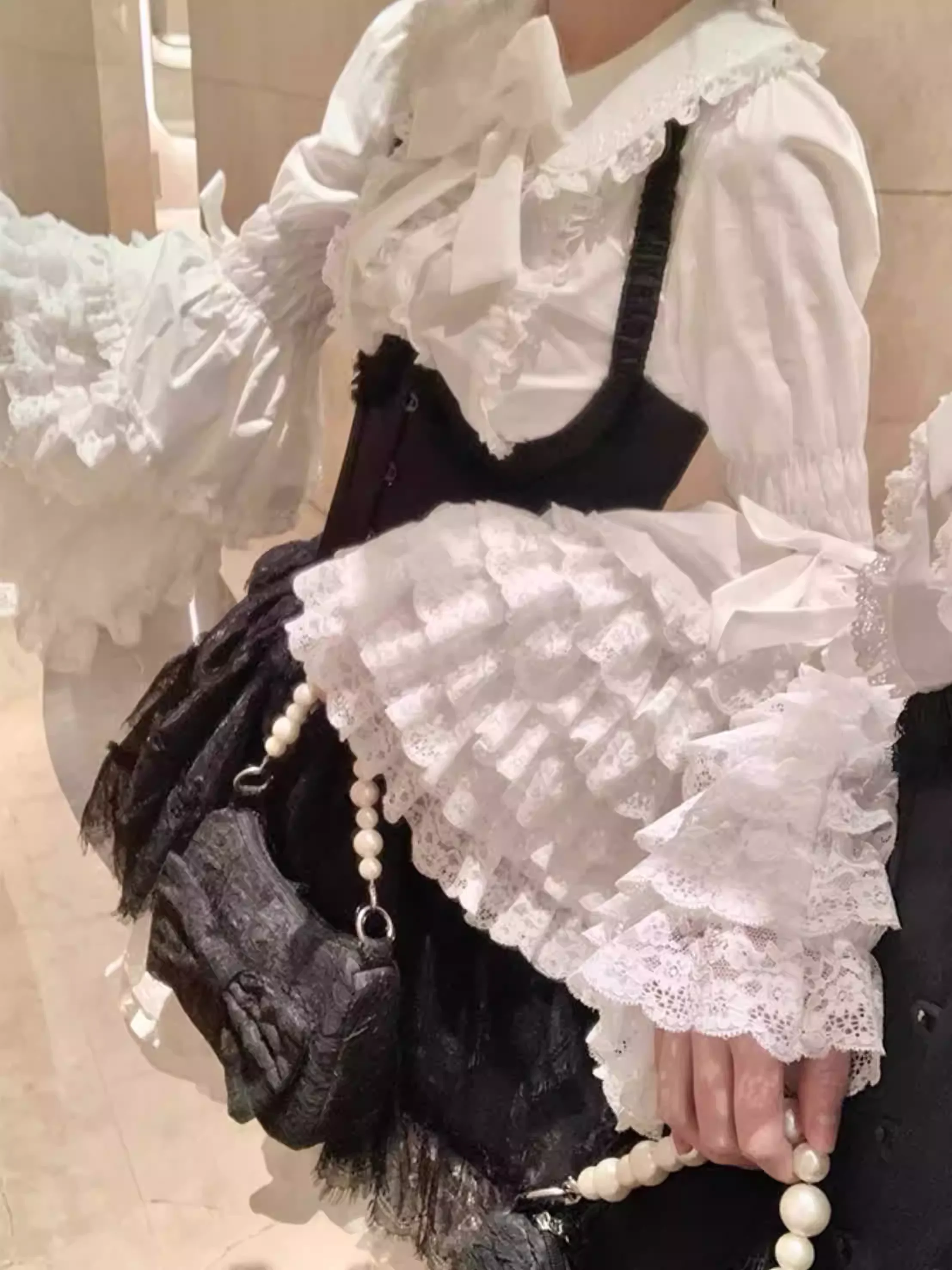 Camisa Elegante de Manga Flare com Gola Peter Pan para Meninas, Estilo Lolita, Cor Sólida com Laço