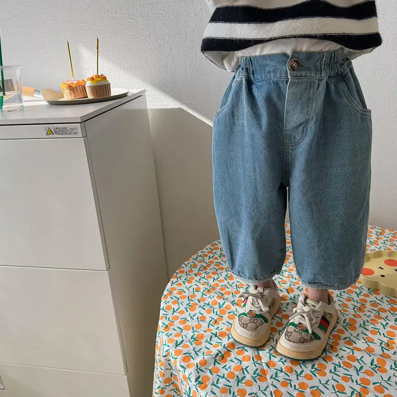 Primavera autunno Casual neonati maschi ragazze Jeans pantaloni abbigliamento per bambini cotone Casual bambini moda pantaloni Denim vestiti per