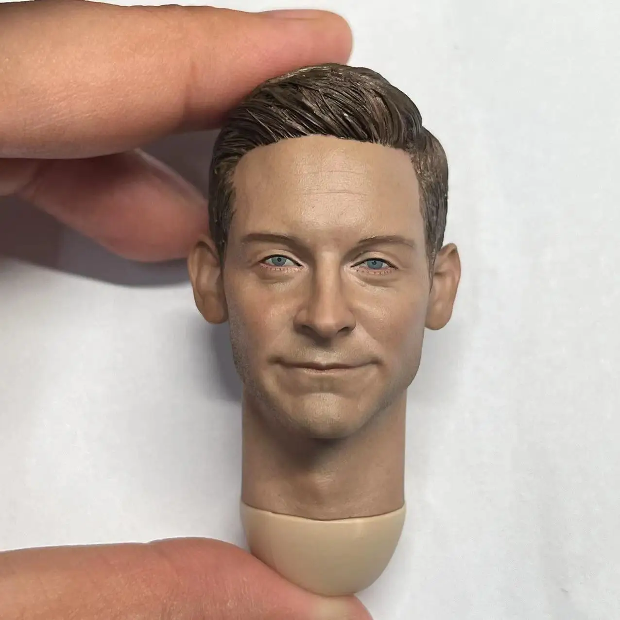 

1/6 Scale Middle-aged Tobey Maguire Head Sculpt Carving Model Fit 12'' Male Soldier Action Figure Body Dolls