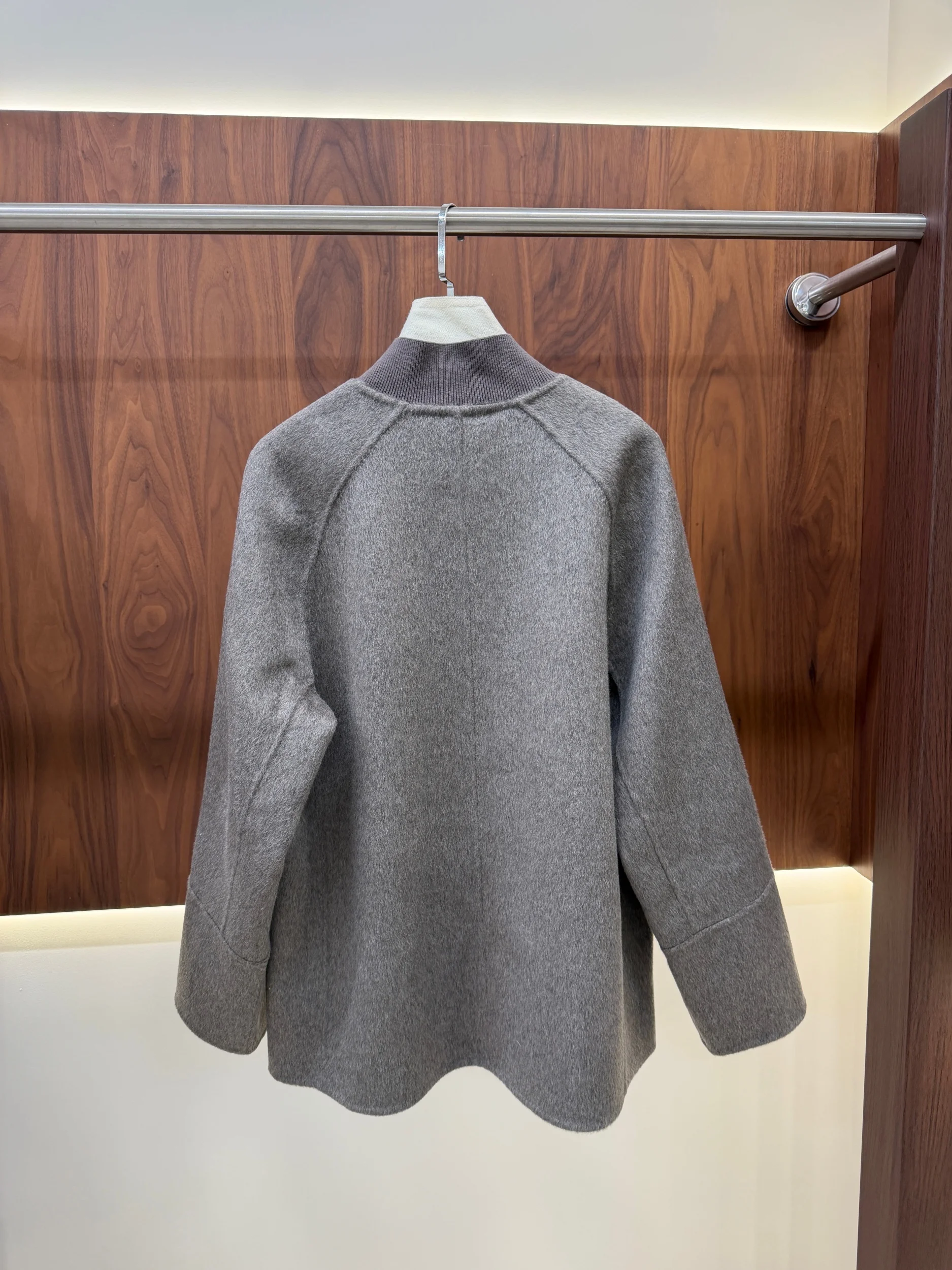 Women's Autumn Short Wool Jacket with Raglan Sleeves and Single-Breasted Closure