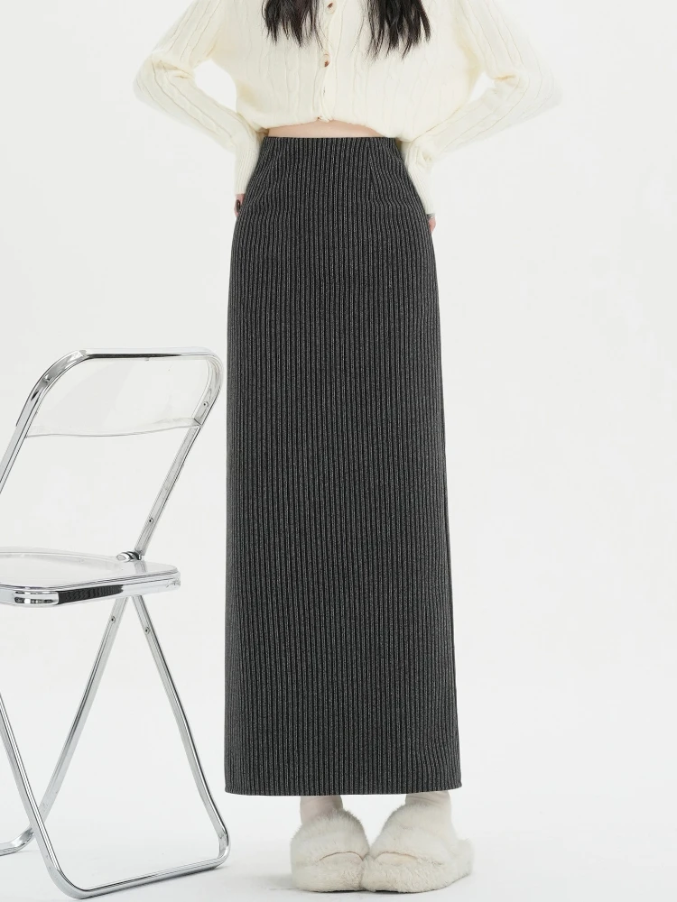 تنورة نسائية محبوكة بنصف تنورة لخريف وشتاء 2025 جديدة عالية الخصر نحيفة غير رسمية ومتعددة الاستخدامات بفتحة خلفية على شكل حرف A تنورة طويلة