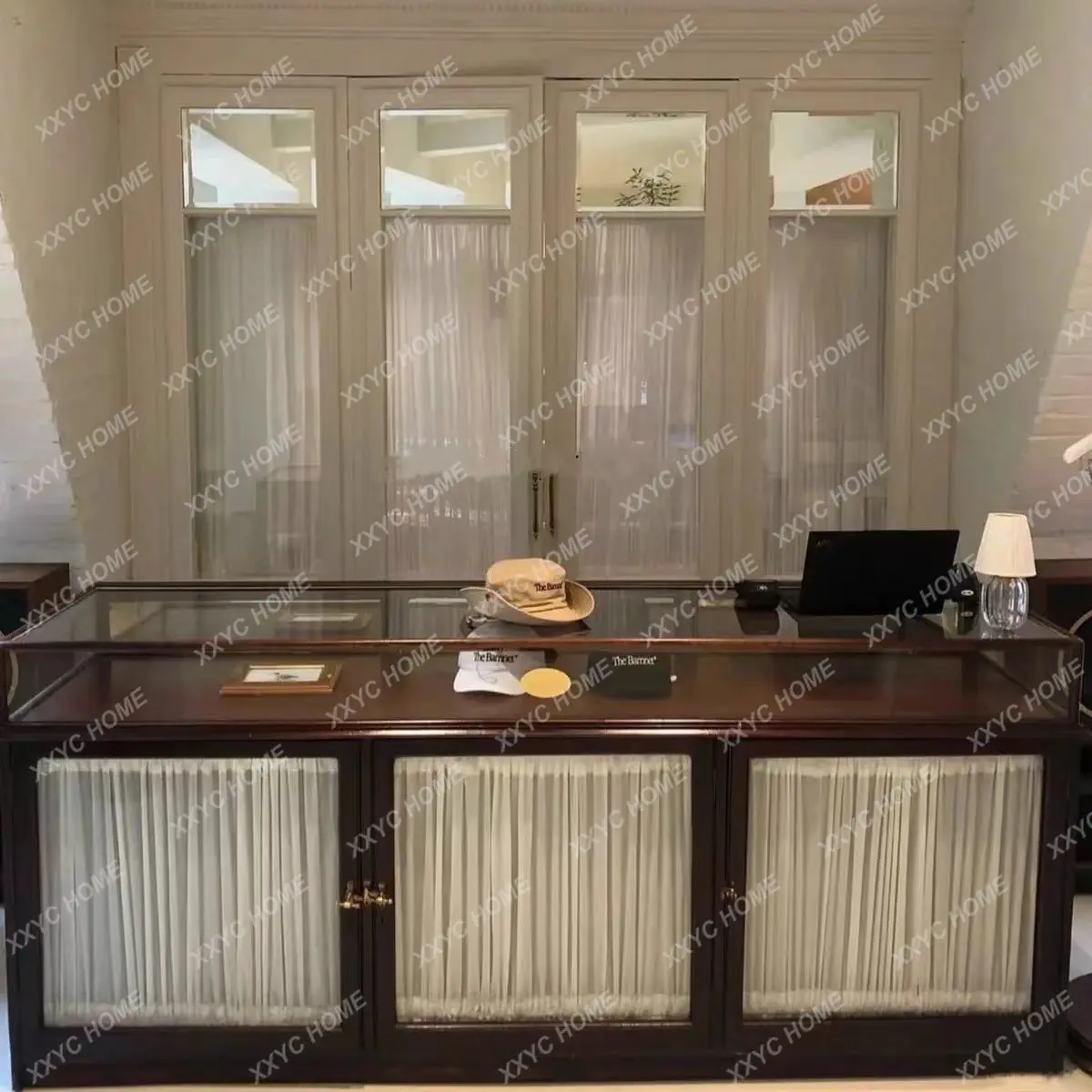 

DDClothing store Nakajima checkout page Women's clothing store display locker