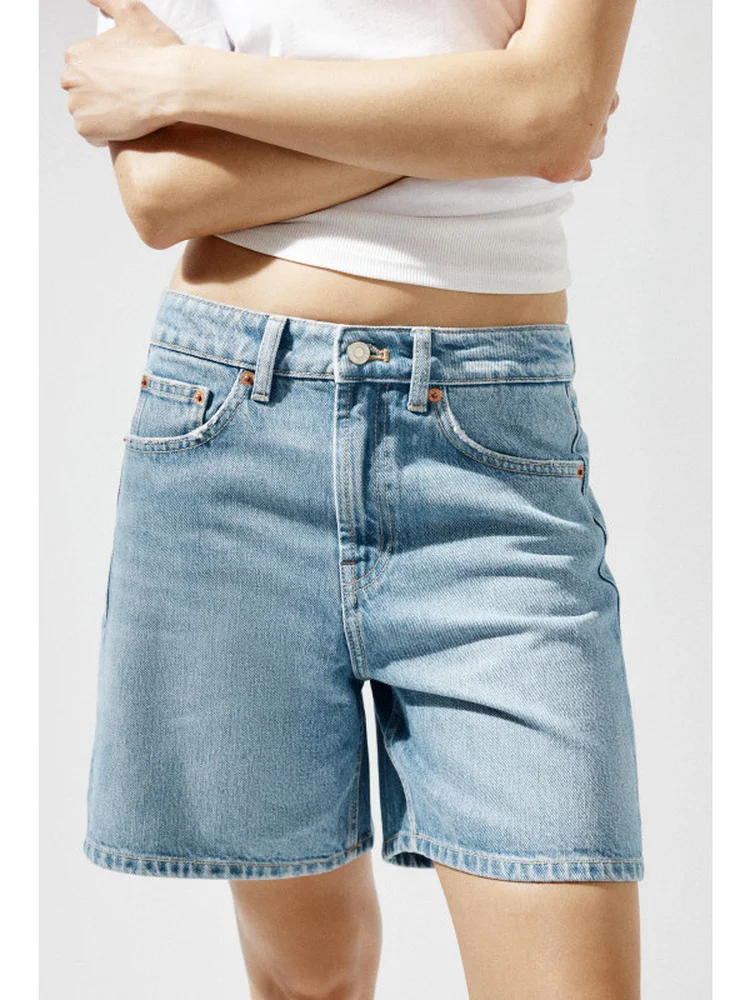 

Прямые джинсовые орты с высокой талией. Женские летние повседневные брюки средней длины с закатами. Универсальные повседневные орты с высокой талией.