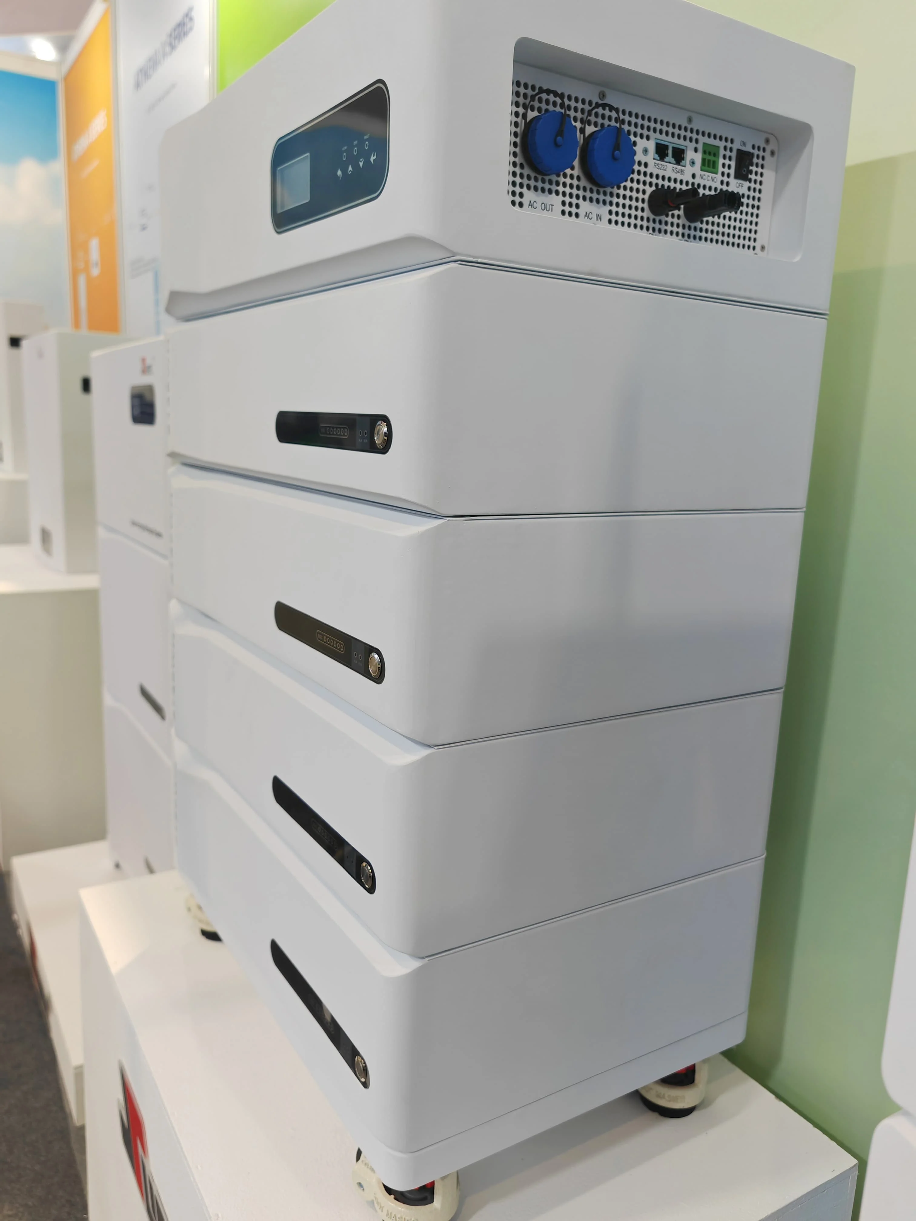 Nieuwe Thuis Zonnepaneel Systeem Omvormer 3.6kW tot 15kW bereik 10KWH tot 15KWH lithium-ijzerfosfaat batterij met controller