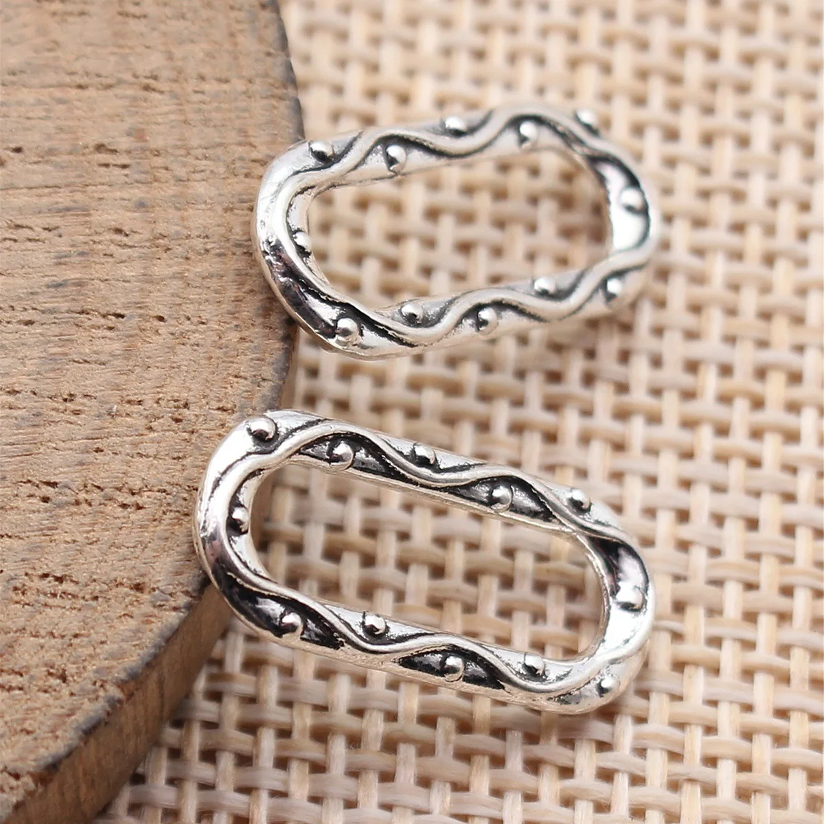 20pcs 21x8.9mm Antique Silver Color Wavy Textured Elliptical Circle Connector Alloy Materials Jewelry Accessories