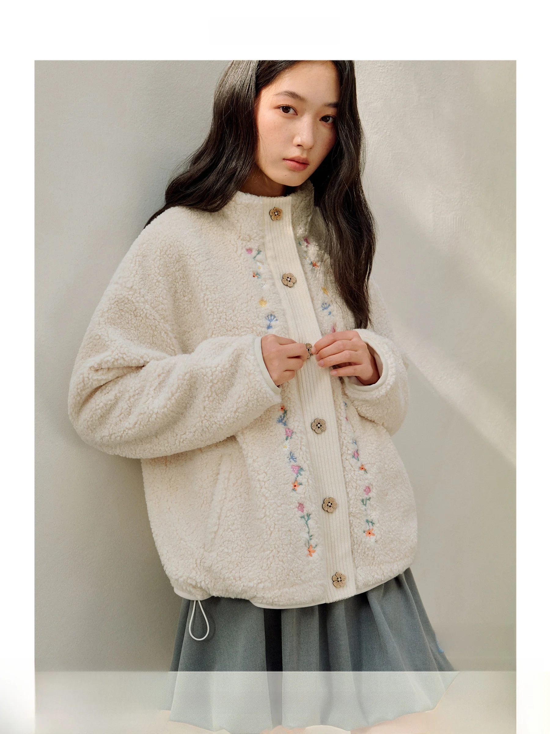 

Ele Sle Women's Lamb Fur Jaet Embroidered Floral Design Eco-Friendly Warm Polyester Fiber Long Sve Zipper Closure