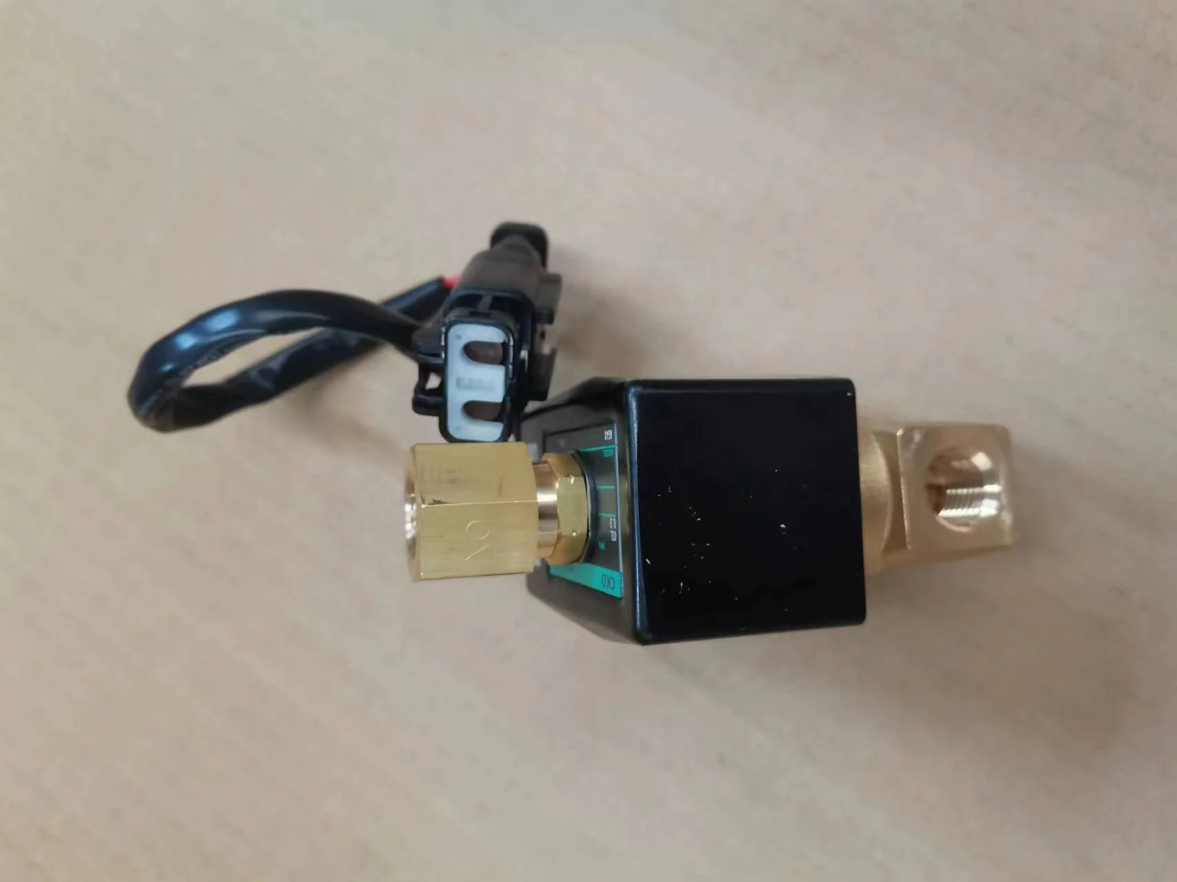 純正ホイールローダー部品 WA700 SA12V140 SA6D140 燃料配管バルブ 600-815-7581