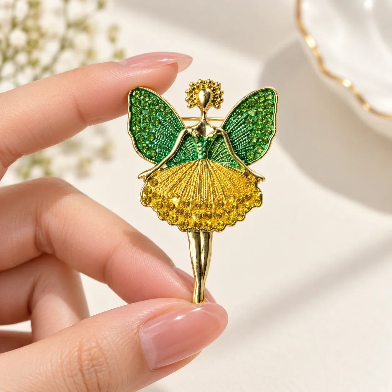 Green Fairy Brooch for Women, Rhinestone Alloy Fairy Angel Design Pin, Gold Wings Dress Brooch, Adult Ladies' Suit Jacket Sweater Shirt Dress Scarf Decoration Accessory, Daily Commute Dating Party Banquet Photography Outfit, Fashionable Versatile Elegant Brooch, European and American Style Clothing Accessory, Exquisite Sparkling Brooch, Light Luxury High-End Feel, Eye-Catching Gift Recommendation, All-Season Versatile Elegant Pin, Trendy Design Personalized Accessory, New Gift Jewelry
