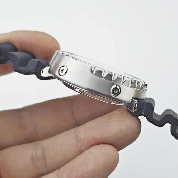 47 мм NH35 Механизм Ночник Водонепроницаемый S Прецизионная сталь Толщина 18 мм Корпус Полностью автоматические механические часы Новый стиль