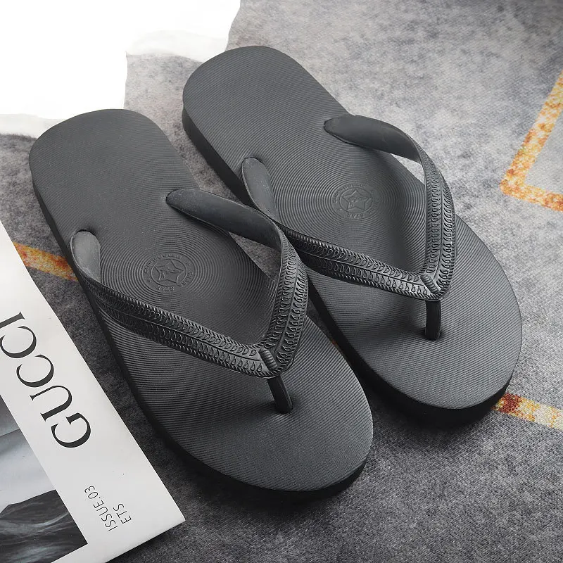Thai rubber flip flops men's new fashion outdoor beach personality clip on flat bottom non slip slippers