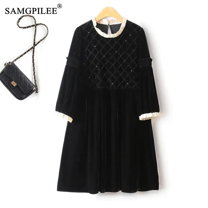 

European Autumn Winter 2023 New Retro Women's Dresses Lace Collar Jacquard Pleated Gold Velvet Drape Loose Female Dress 4XL