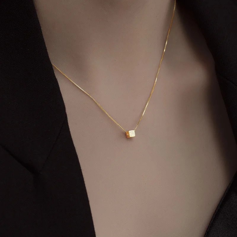 Brushed small square necklace cold wind minimalist niche light luxury high sense small sugar clavicle chain