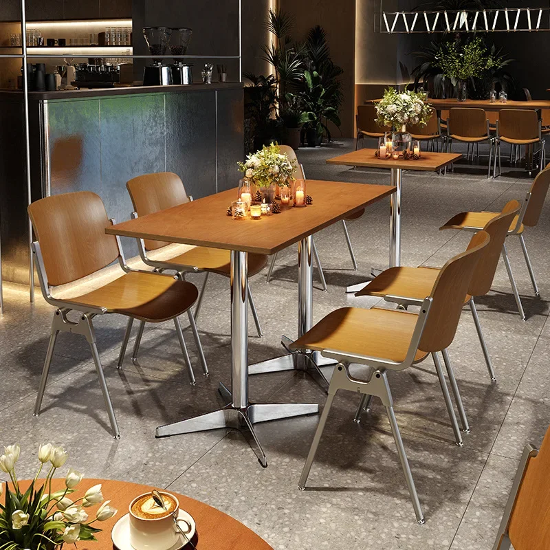 Table et chaise de è, thé au lait, dessert, célébrité Internet