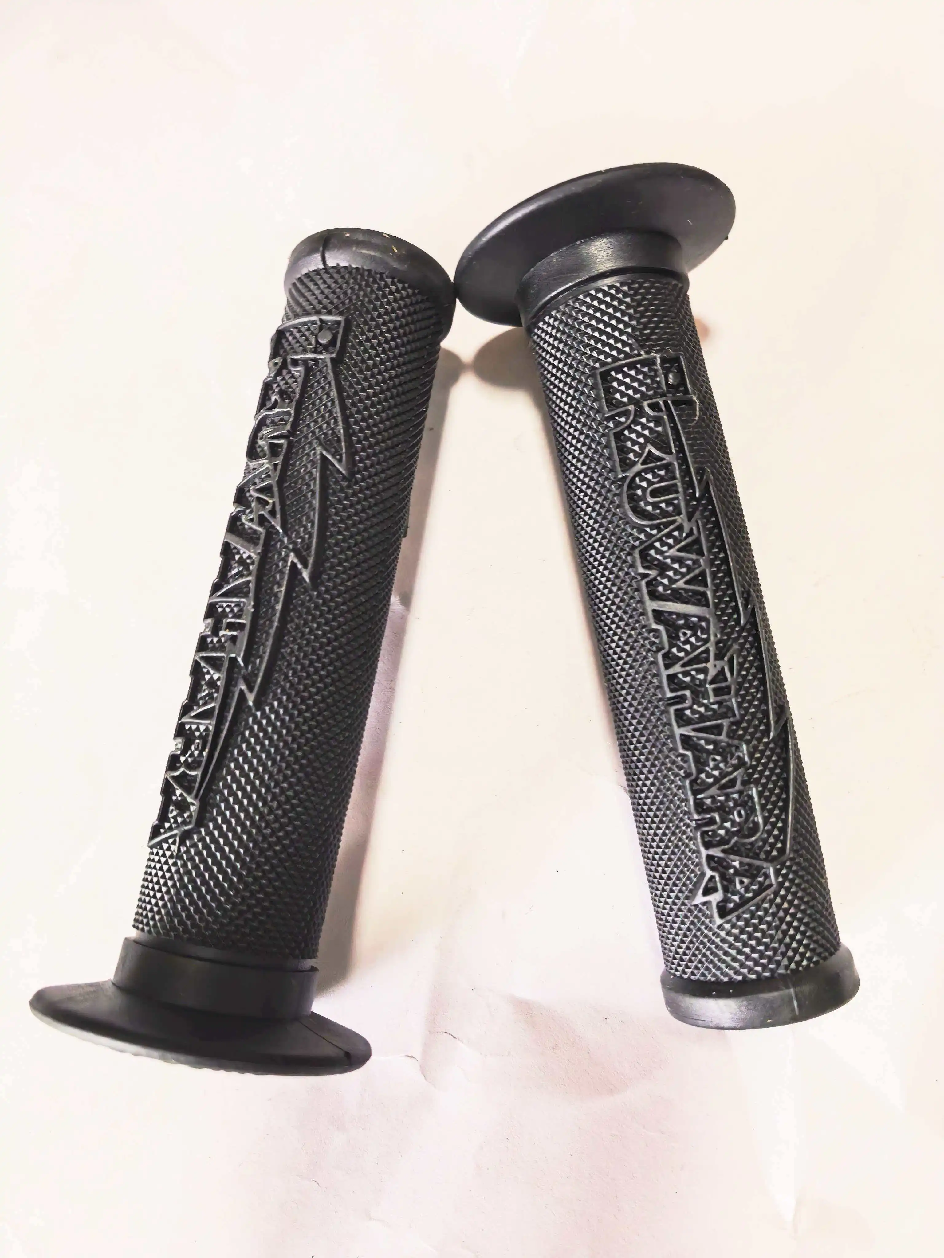 Rower BMX Uchwyt na kierownicę Japonia KUWAHARA 1 para uchwytów 13 cm 22,2 mm — zdjęcie 3