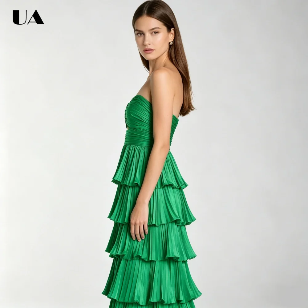 

ULBYANRY Customized Pleated Satin Strapless Prom Dress for Woman, Elegant Tiered Evening Dress, Fashionable Sleeveless Ball Gown