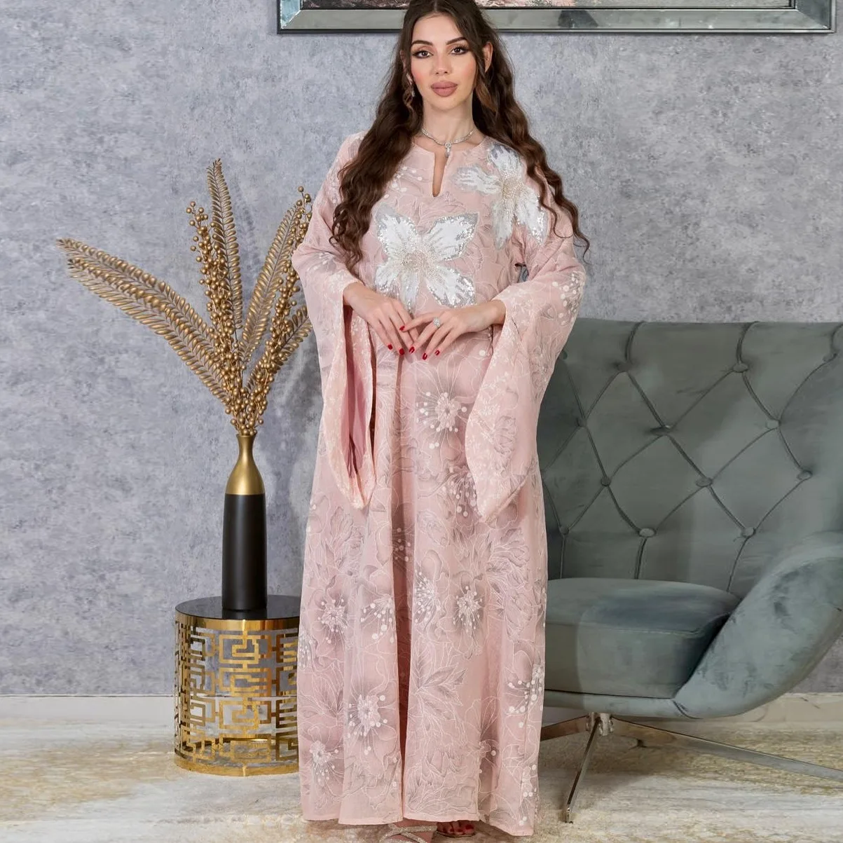 

Новое модное женское платье-абайя из Дубая, Ближний Восток, с вышивкой, аппликациями и пайетками, элегантное, роскошное, трендовое, повседневное, с длинными рукавами.