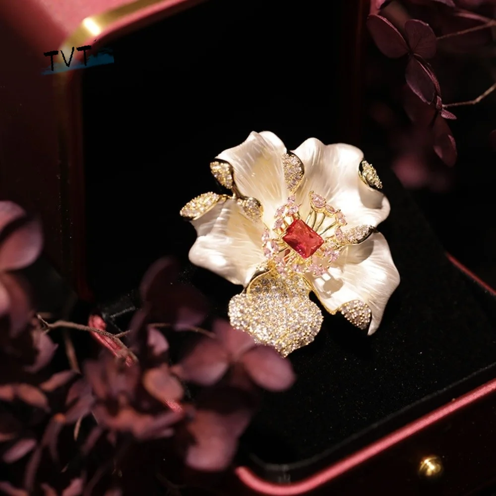 

Elegant Flower Brooch Pins Exquisite Lapel Pin French Vintage Metal Pins Jewelry Charming Suit Jacket Brooch Gift