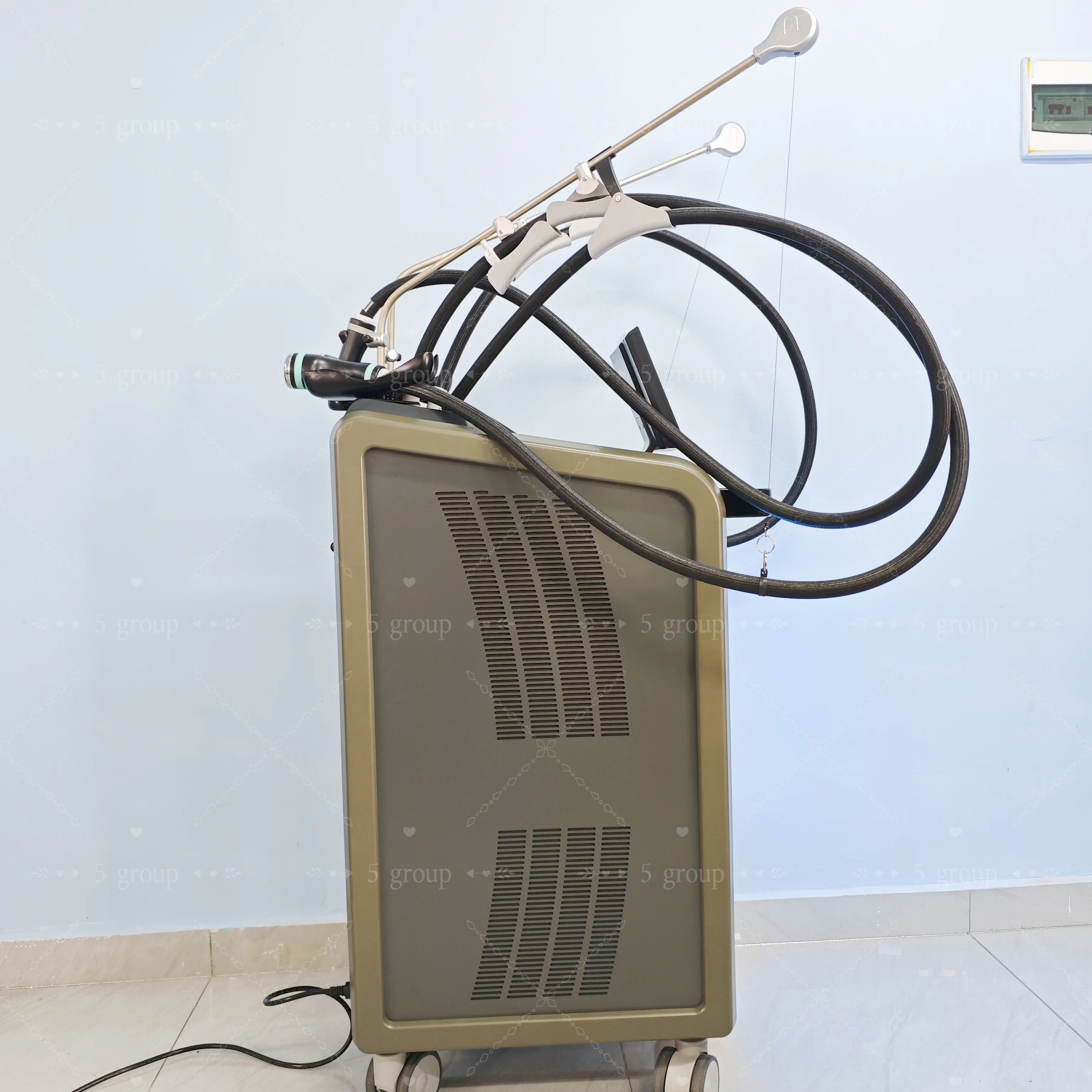 

Недавно модернизированное устройство для коррекции фигуры Coolwave объединяет в себе функции сжигания жира, снижения веса и похудения в одном устройстве. Он также обладает функциями:
