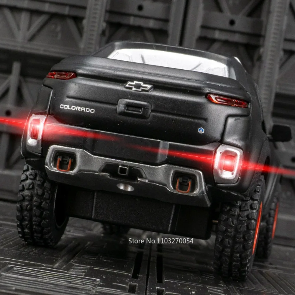 CCA 1:32 Chevrolet Colorado ZH2 Diecast Model Alloy Toys Car Sound Light Pull Back 4 Doors Opened Children\'s Toys Birthday Gifts