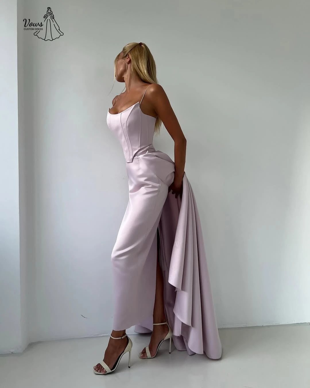 Vows ثوب مسائي خط الكرة ثوب حبال فساتين لحضور الحفلات الموسيقية 2025 فستان حفلة موسيقية فاخر 2025 مخصص قماش الساتان رداء سهرة حفل