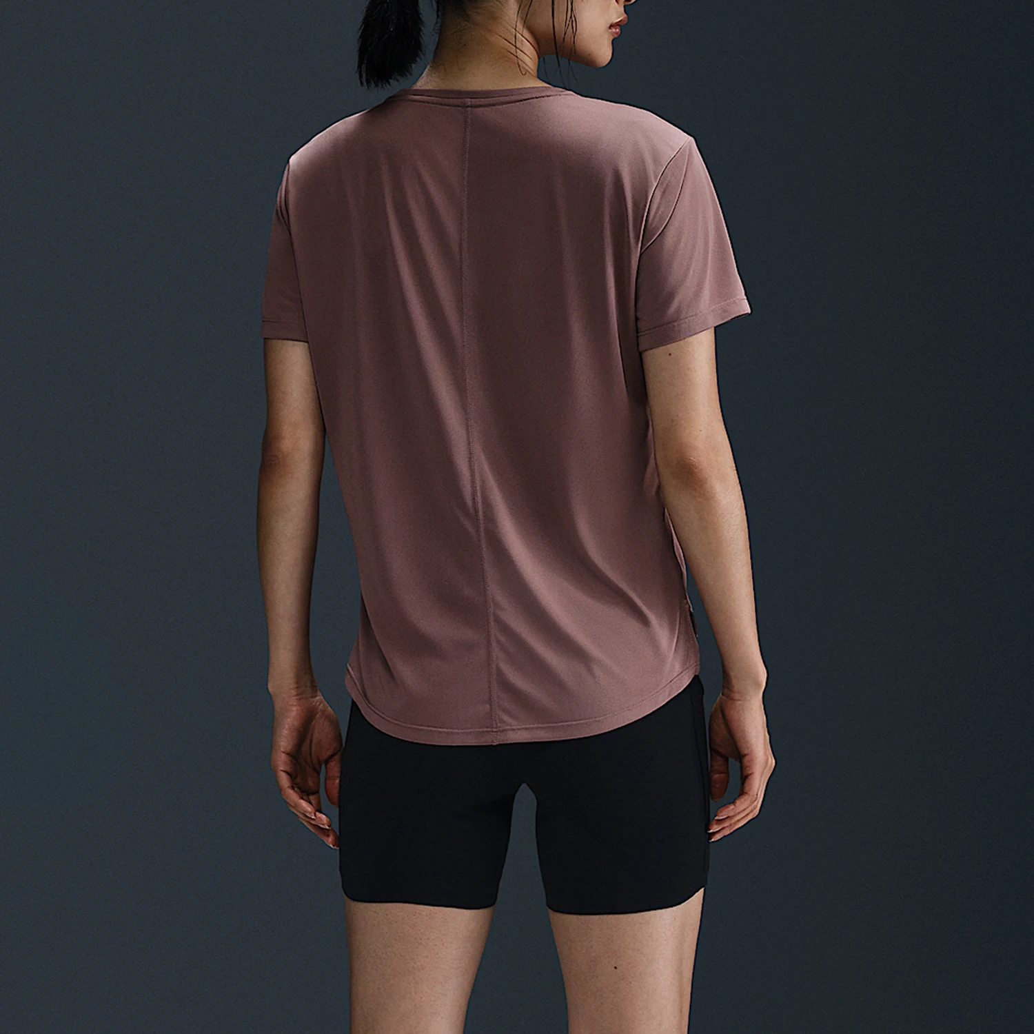 تي شيرت نايك أصلي صيفي فضفاض قصير للتدريب الرياضي يسمح بمرور الهواء DD0639-208