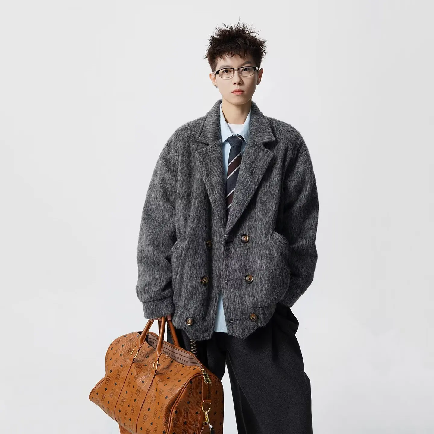 

Мужское пальто из шерстяной смеси с бахромой, узором пейсли, арабесками, декоративными и изысканными цветочными элементами