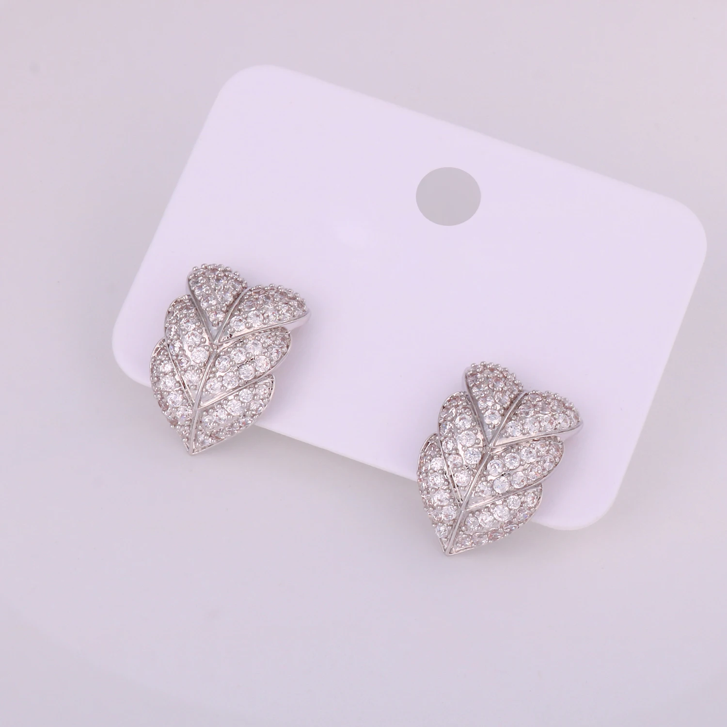 

Fashion Luxury Micro Paved Sythetic Zircon Stud Earrings Women Elegant Love Heart Drop Earrings for Women Jewelry