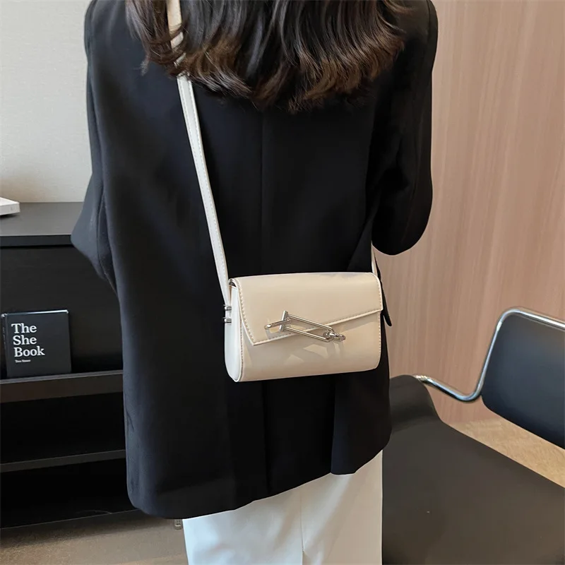 Women\'s Simple Versatile Small Square Bag Personalized Buckle Solid Color One Shoulder Bag Spring Autumn Fashion Crossbody Bag