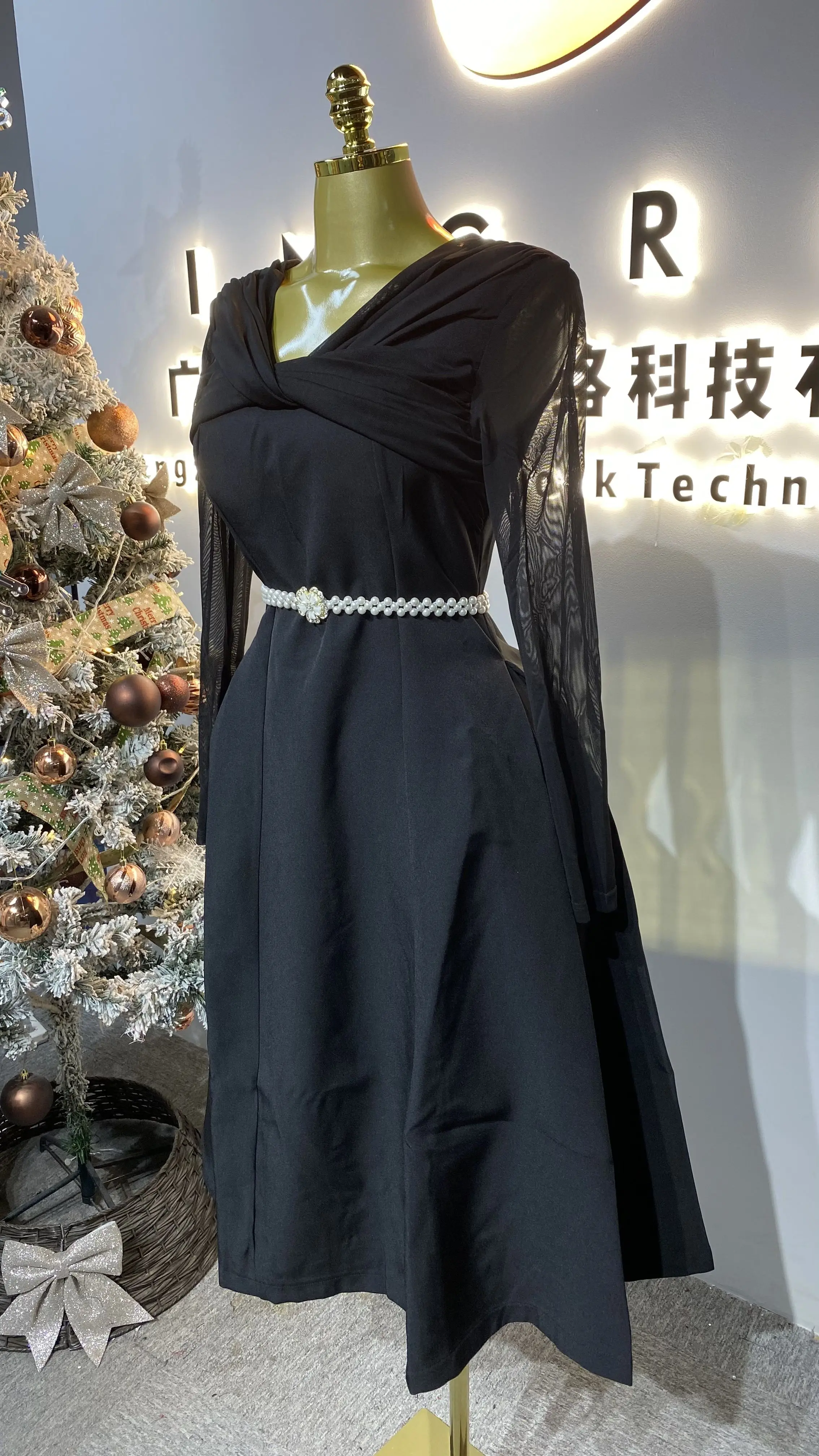 فستان بناتي لخريف وشتاء 2025 جديد ملتوي بأكمام طويلة ومرقعة وجيب للخصر-GZXX372