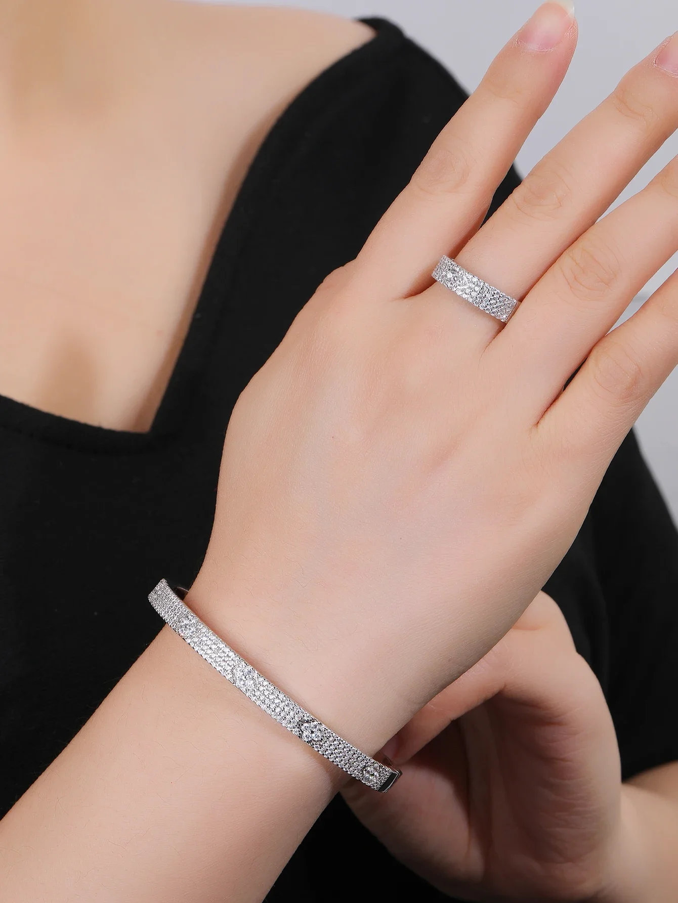 Jewel Brand Luxury Bracelet: Sparkling cubic zirconia, delicate design, perfect for ladies party and wedding jewelry.