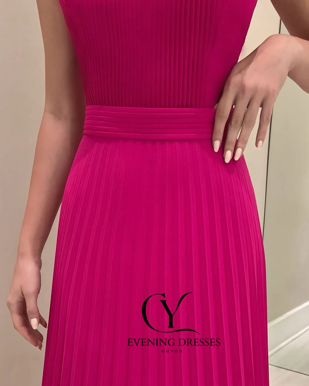 ชุดราตรี CUYUN สีชมพูสดใส คอทรงโอ แขนกุด จับจีบ ทรงเอไลน์  ชุดออกงานหรูหราสง่างาม  ชุดเดรสสำหรับงานวันเกิดผู้หญิง ปี 2025  รับตัดตามสั่ง