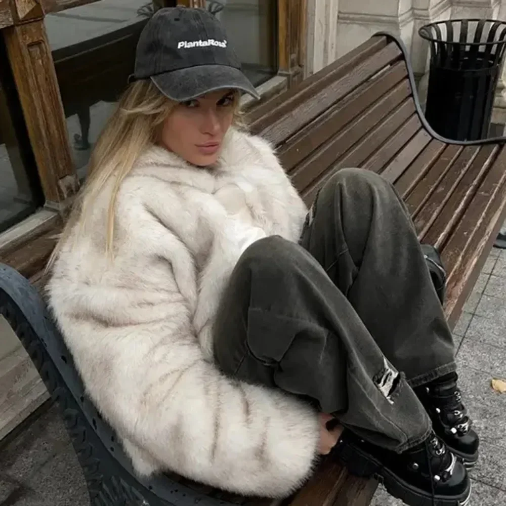 Faux Fox Fur Jacket Street Style Long Plush Coat Women Fur Coat Eco-friendly Thick Warm Cold Autumn Winter High-Quality Fluffy