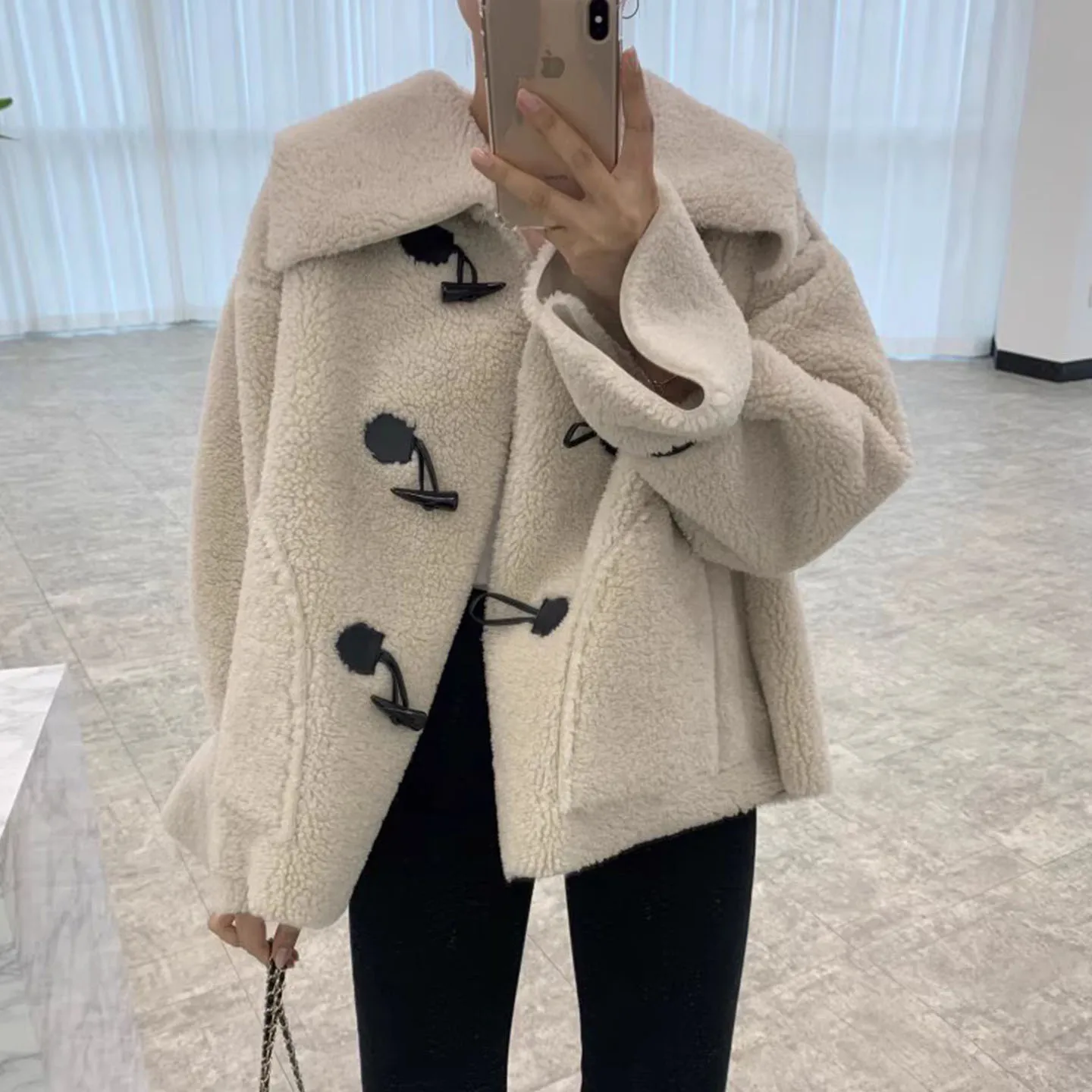 الرجعية التلبيب تقسم فرو الضأن Jaet المرأة فضفاضة الفراء والقطن معطف متكامل طويل Sve قبعة مع زر إغلاق