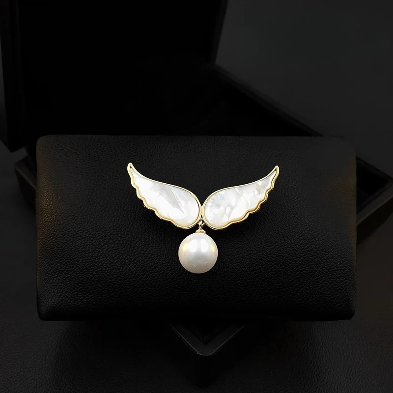 

Luxury Angel Wings Brooch Women Shell Pearl Lapel Pin Elegant Suit Neckline Corsage High-End Jewelry Accessory Wedding Gift 5669