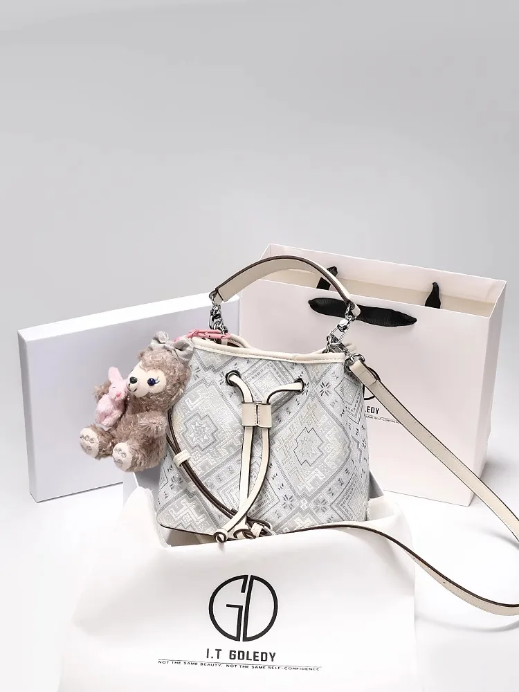 

Chinese Style and Luxury Bucket Bag with Charming Embroidery and Printing Women's Popular and Versatile Handheld Crossbody Bag