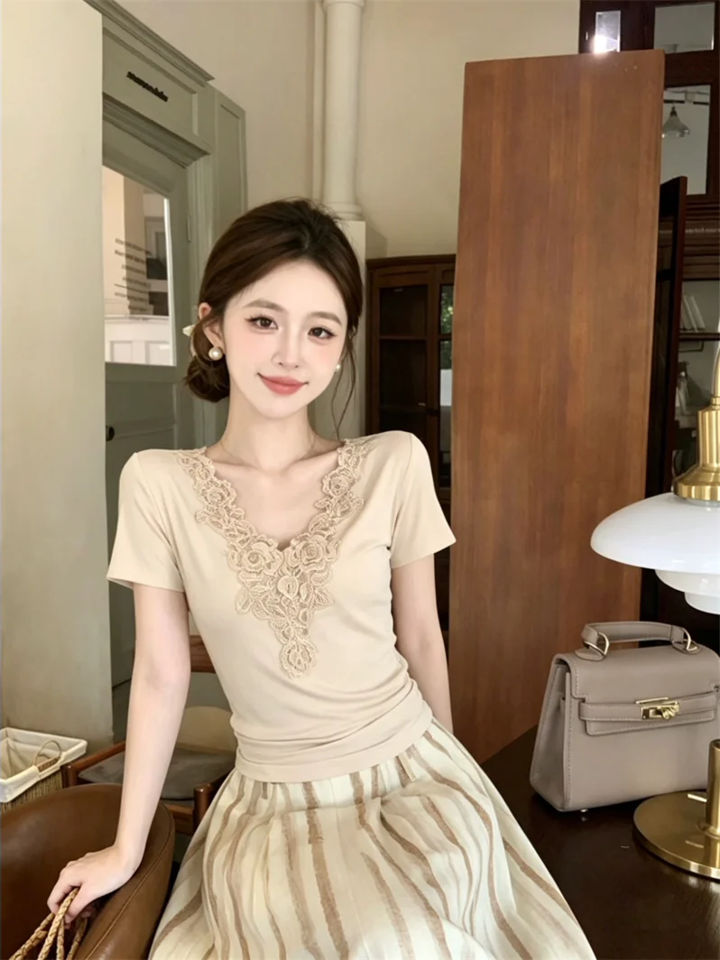 

Chic Lace Trim Splice Short Sleeve V-Neck T-Shirt Women's Summer New Style Slimming Fashionable Top Korean Style Commute Wind