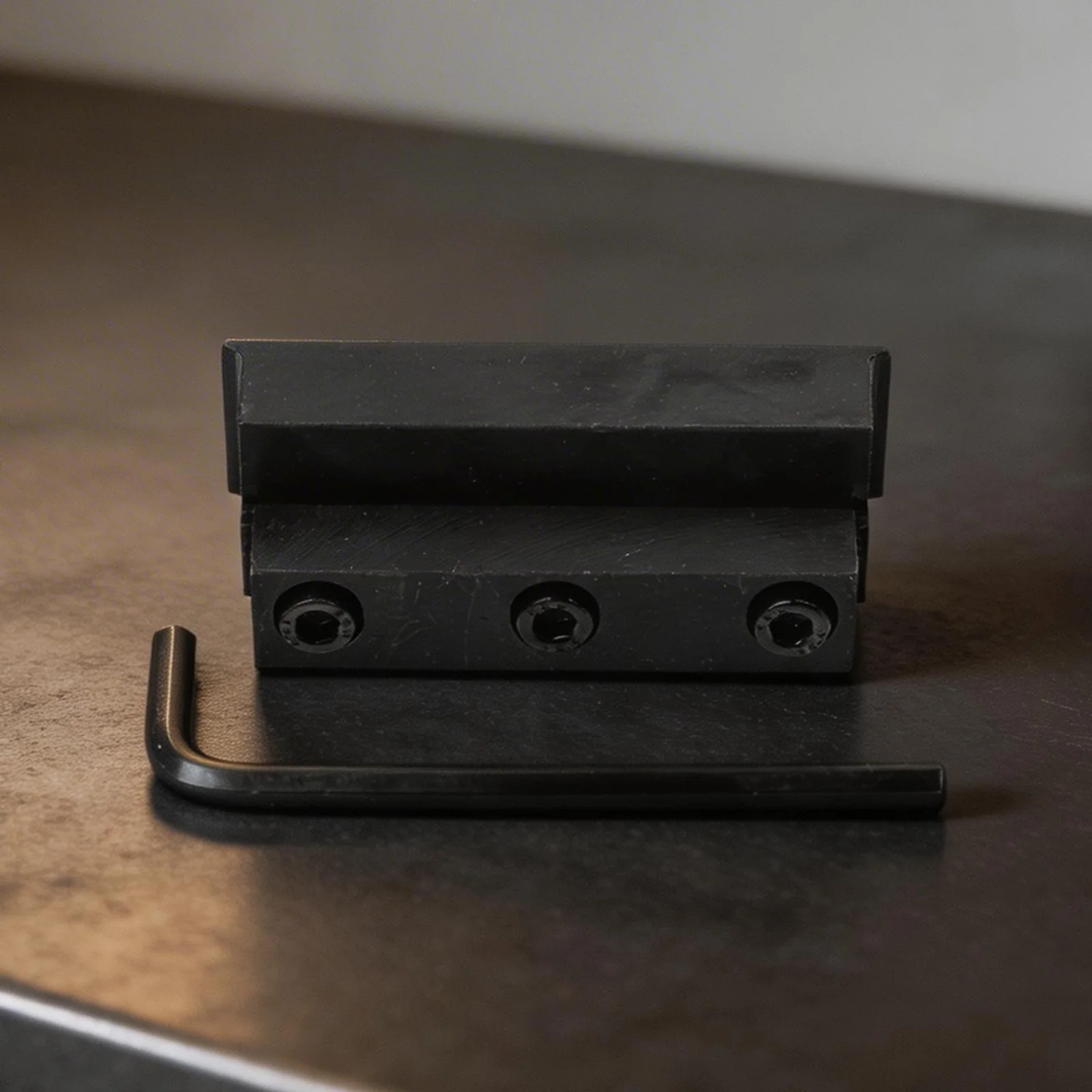 

SMBB2032 Grooving Tool Holder for SPB 32 Alloy Steel Construction Enhanced Tool Life with Integrated Cooling Channel