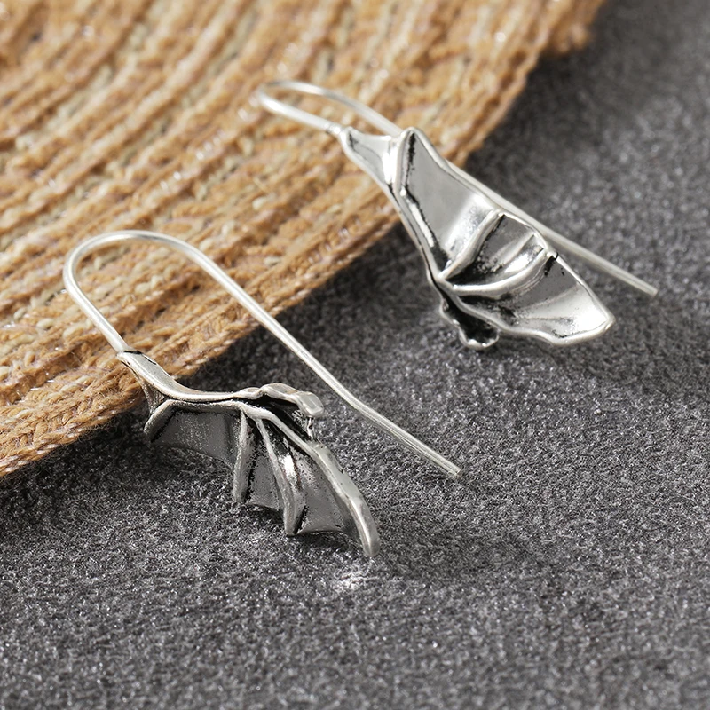 Classic Gothic Vampire Bat Win - Women'S Vampire Accessories 评论和价格