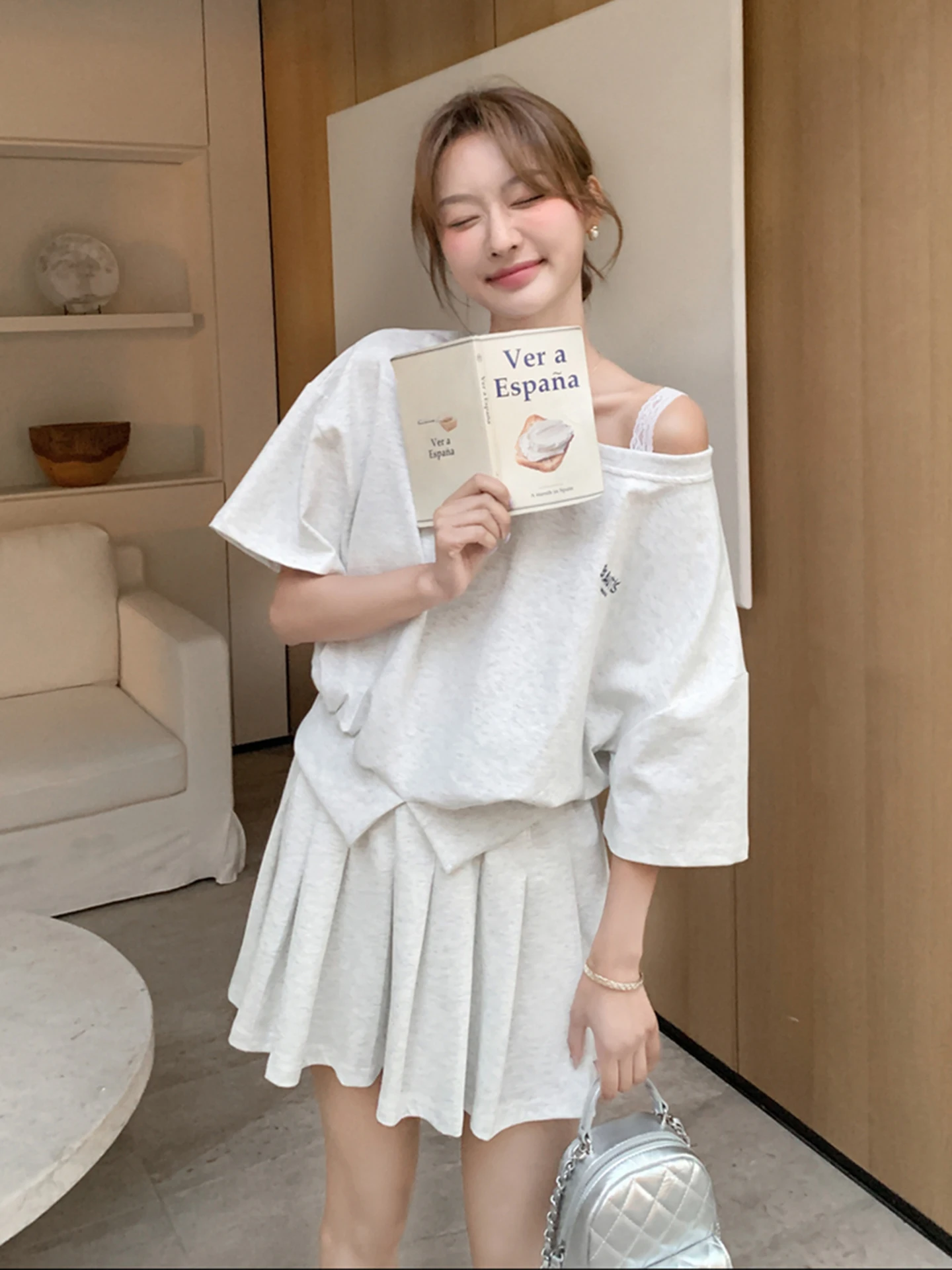 Casual Spor Summer Set Women's ature One-oulder T-irt Pleated ort Skirt Two-Piece Set College Sle Faion