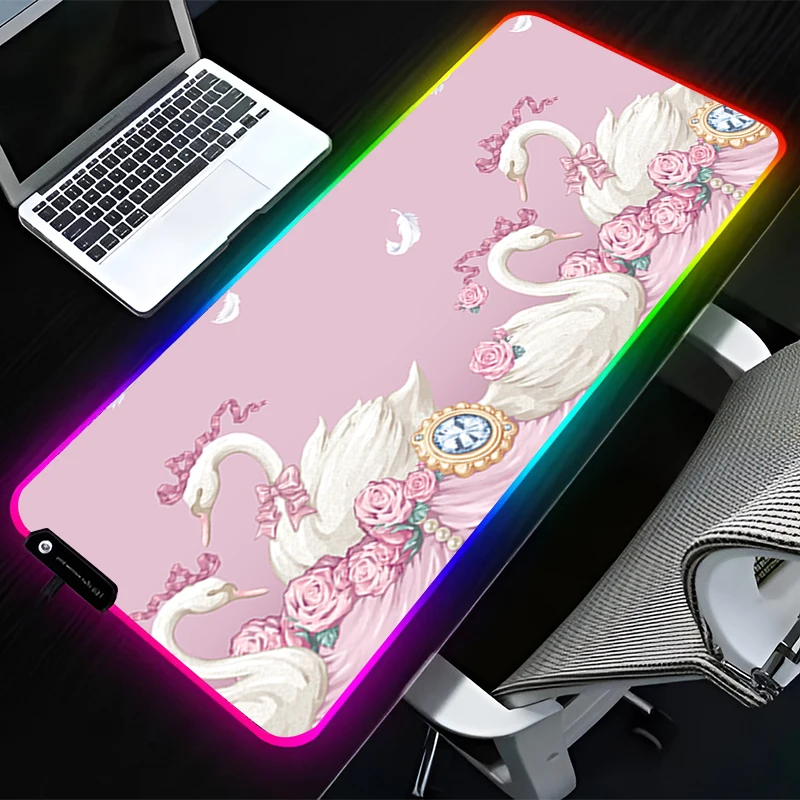 RGB LED Mauspad Gummi Cartoon Mousepad Erweiterte Pad PC Zubehör Schreibtisch Matte Rutschfeste Gaming Matten Büro Schwan HD Tastatur Pad