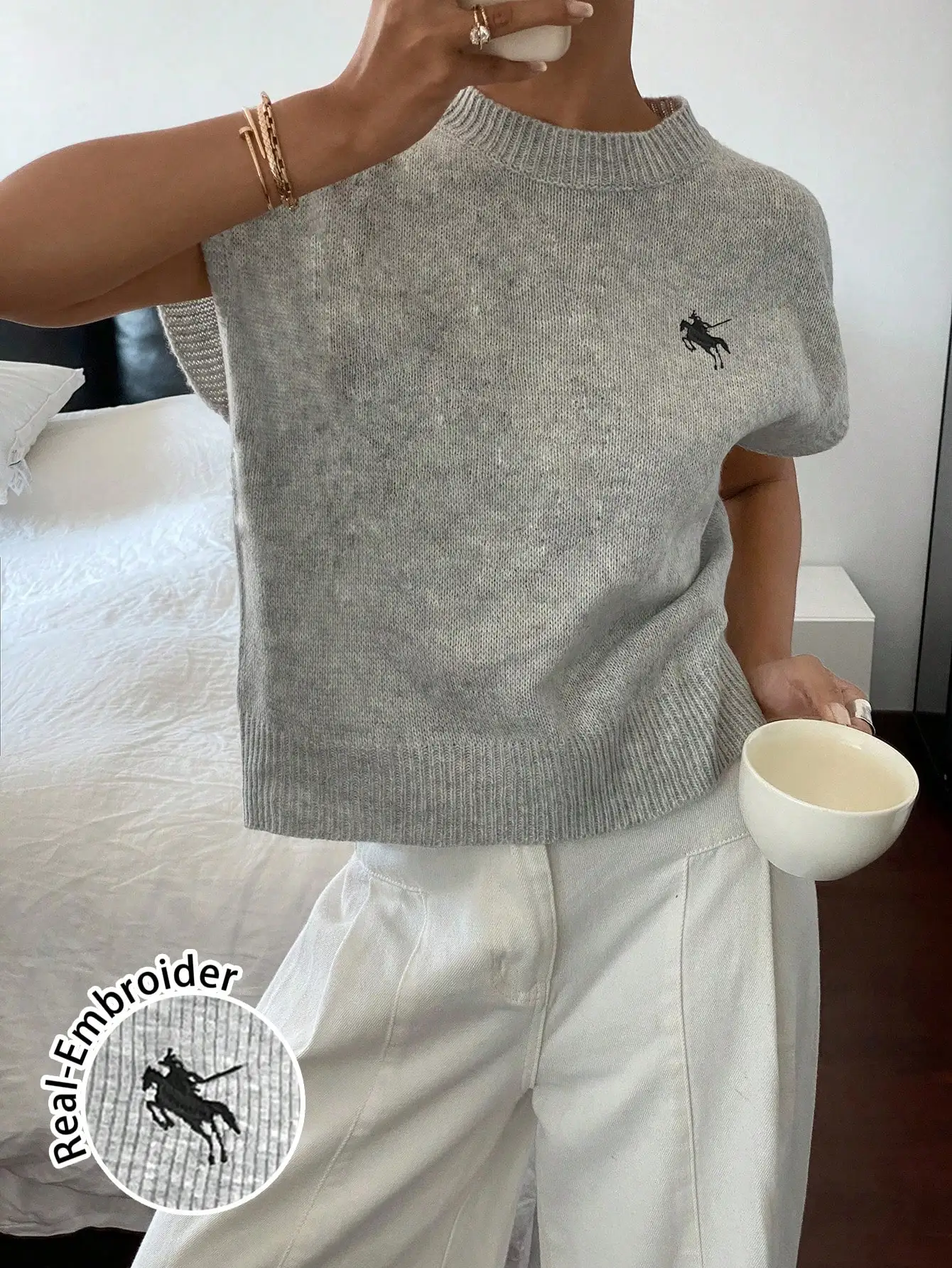 

Женский повседневный свободный трикотажный топ с коротким рукавом и небольшим вышитым логотипом, для осени и лета