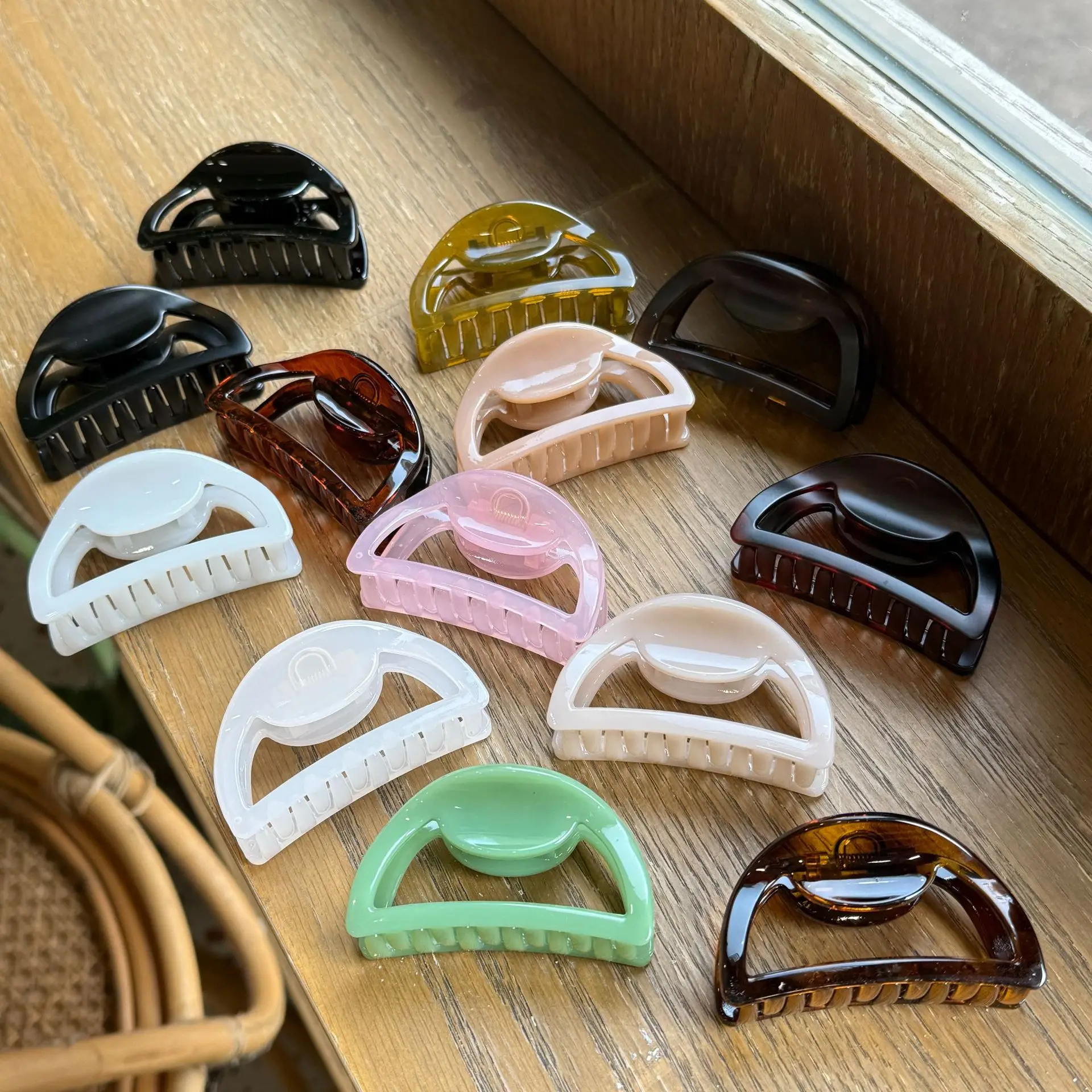 

Новая пряжка-бабочка 7 см, полая полукруглая большая простая женская заколка для волос на затылке