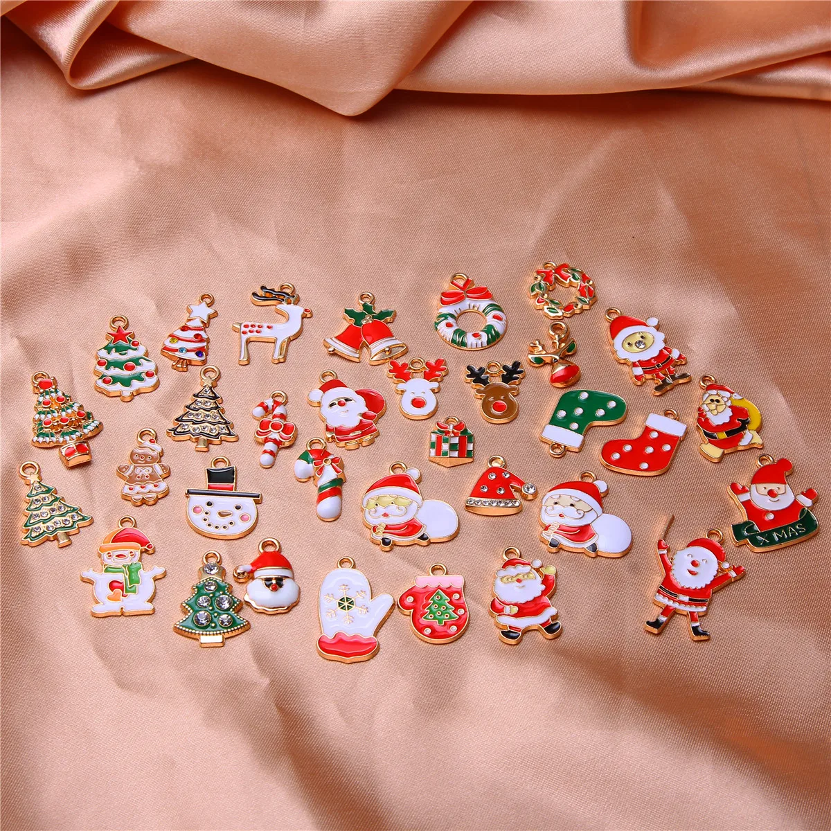 10pcs variety of Christmas dripping oil Santa snowman elk gloves socks earrings bracelet pendant diy jewelry accessories