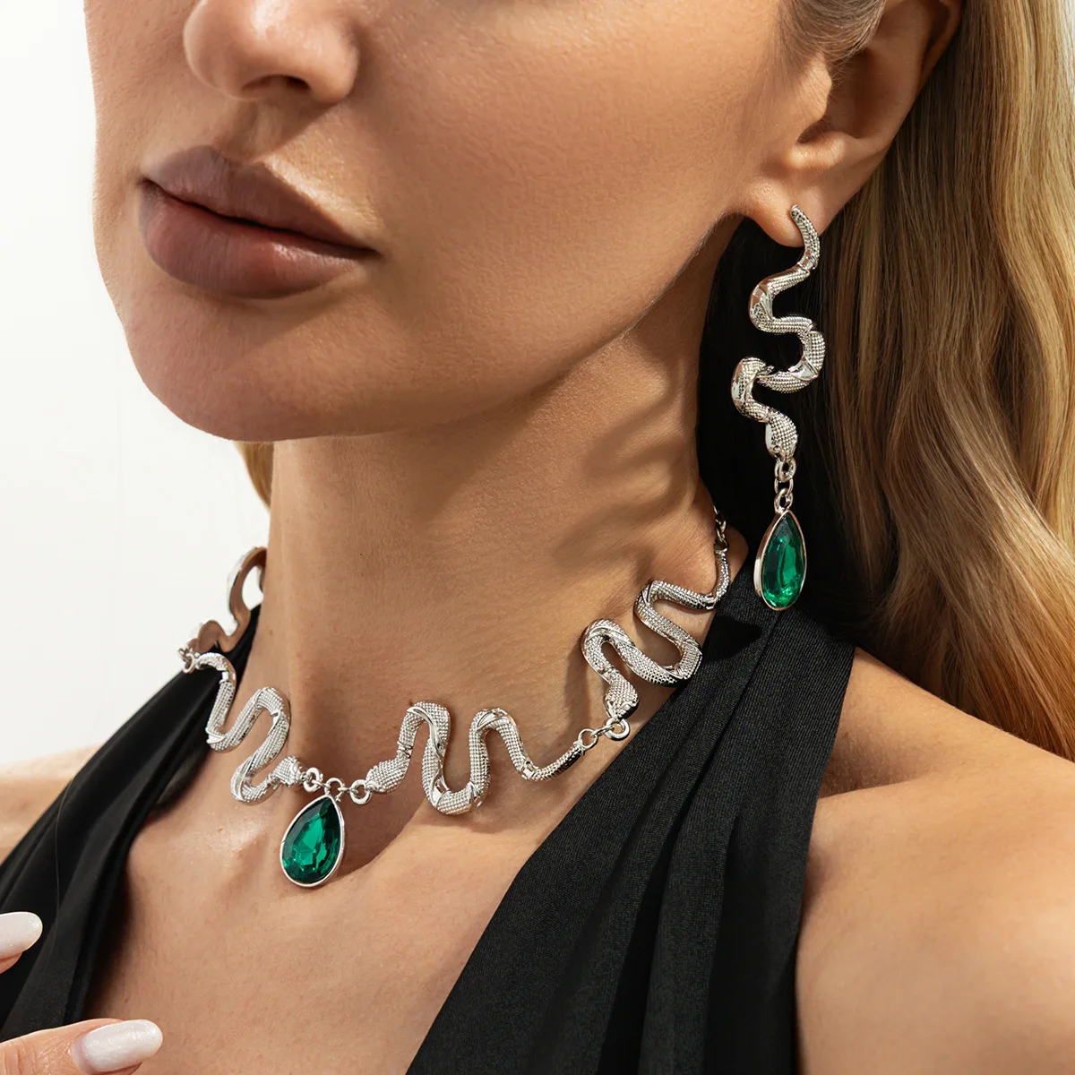 KMVEXO Gothic Entwined Snakes Water Drop Crystal Necklace Earring Set Punk Jewelry Party Grunge Pendant Witcher Charm Choker