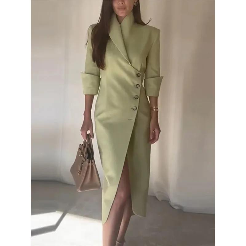 

Модный приталенный плащ-тренч с рукавом до локтя, однотонный жакет с косым вырезом, приталенное длинное платье-костюм на пуговицах