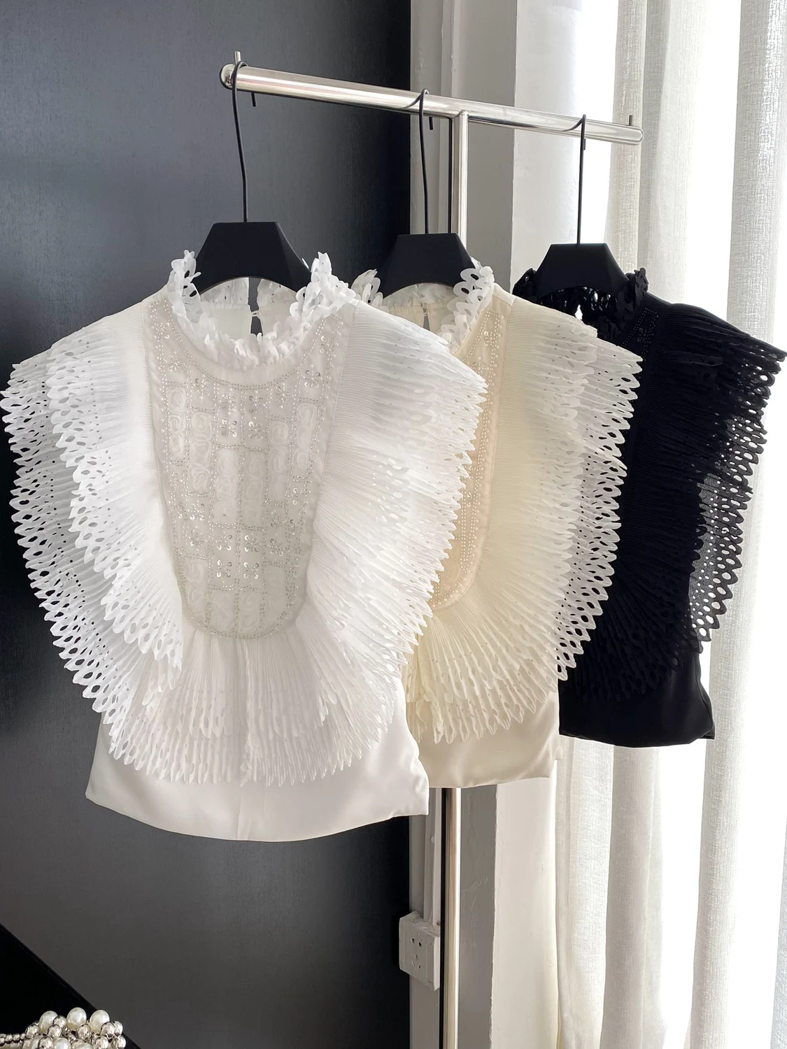 

Gagarich French Socialite Palace Style Heavy Industry Nail Bead Lotus Leaf Edge Splicing Sleeveless Top Women Summer Shirt Women
