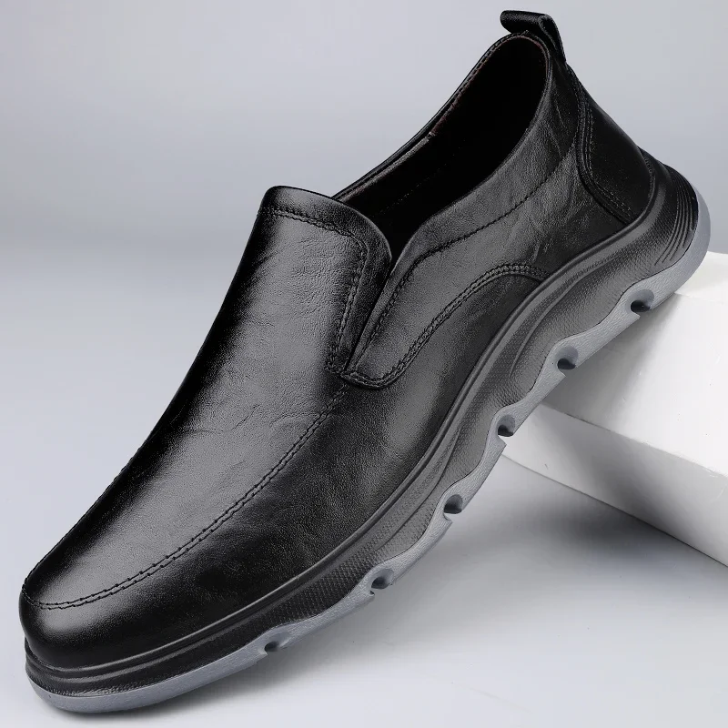 Winter Warm Men's Genuine Leather Loafers Fleece Lined Non‑Slip Casual Daily Leather Shoes Soft Soled Non Slip Formal Shoes