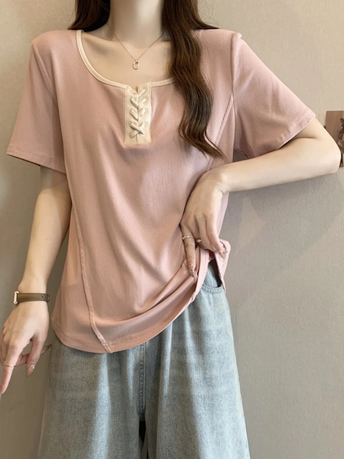 

Женская футболка больших размеров, летняя, утягивающая, скрывающая живот, с квадратным вырезом, коротким рукавом, базовая, свободного кроя, в милом стиле