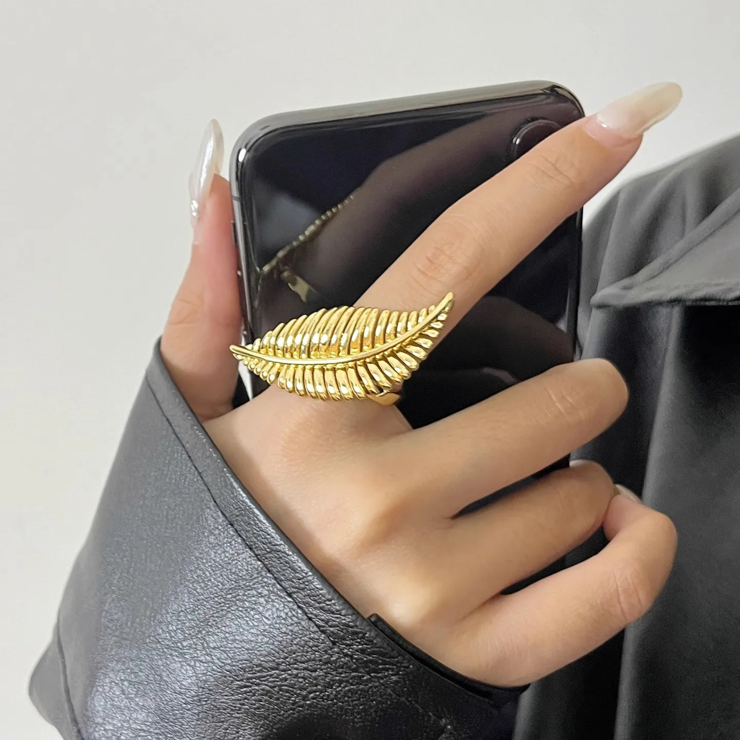 Minimalist Metal Feathers Open Ring Exclusive Design Luxurious Unique Personalized Couple Fashionable Jewelry